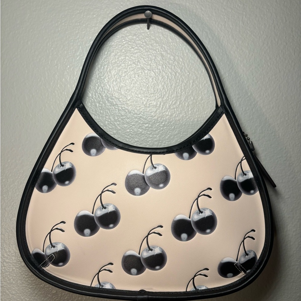 Ergo Bag In Coachtopia Leather Black Cherry Print